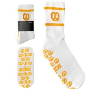 snug comfy cute embroidery yoga pilates socks grip socks pilates socks custom (复制)