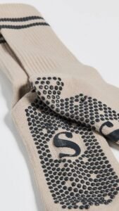 Tax Free Fast Delivery Pilates Grip Socks Crew Grip Socks Pilates Socks Custom cotton bamboo crew beige pilates socks custom design logo anti slip gym pilates socks custom (复制)